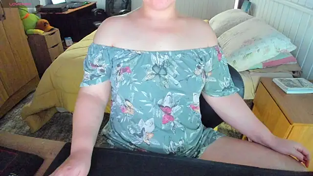 Snapshot of anna_love_hot chatting on September 19, 4:39 pm anna love hot online show from September 19, 4:39 pm