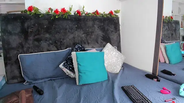 Karlagonzales  online show from February 20, 6:42 pm