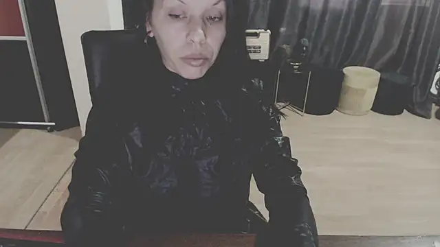 Snapshot of GoldenSasha chatting on September 27, 2:02 pm GoldenSasha online show from September 27, 2:02 pm