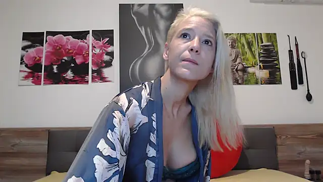 Naschkatze01 online show from November 17, 7:31 am