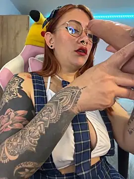 Luna Paris  online show from October 18, 9:27 pm