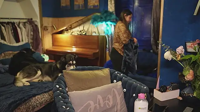 VanessaDoyle online show from April 7, 8:00 pm