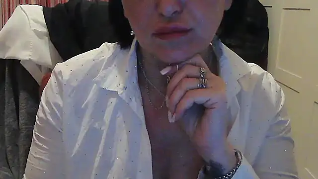 -Mia-   online show from February 21, 8:20 pm