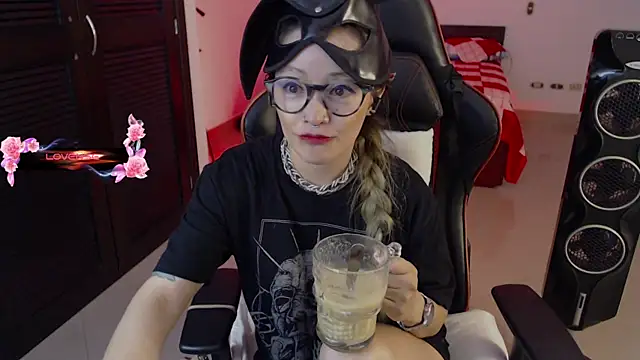 pink-2022 online show from February 9, 6:43 pm