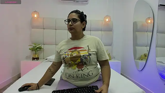 Snapshot of DanielleEvans_ chatting on September 29, 11:26 am DanielleEvans online show from September 29, 11:26 am