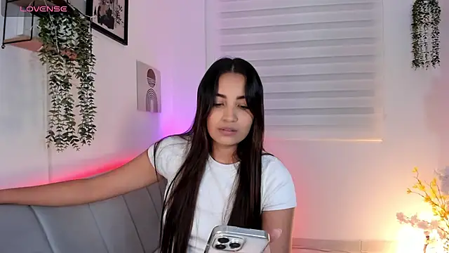 aisha es online show from February 6, 11:41 pm