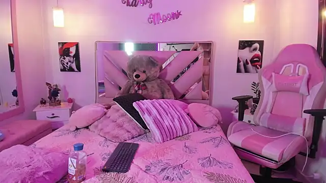 Karly moon online show from May 15, 11:51 pm