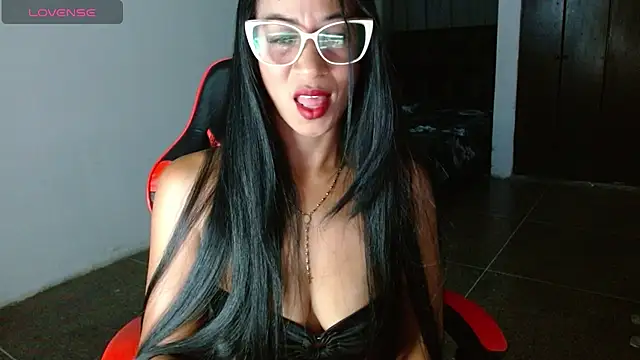 Emiliklauss22 online show from April 2, 3:26 am