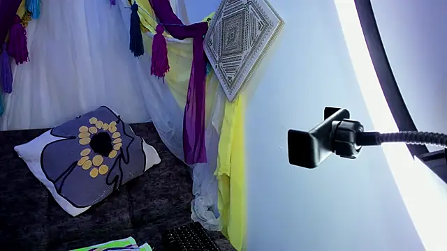 sophiaamethystt online show from April 15, 11:49 pm