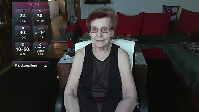 HeisseomaOriginal online show from February 6, 8:29 am