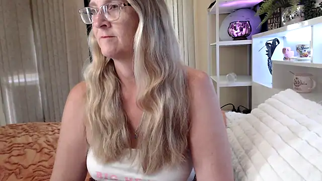  Total Aussie Milfs  online show from February 3, 11:29 pm