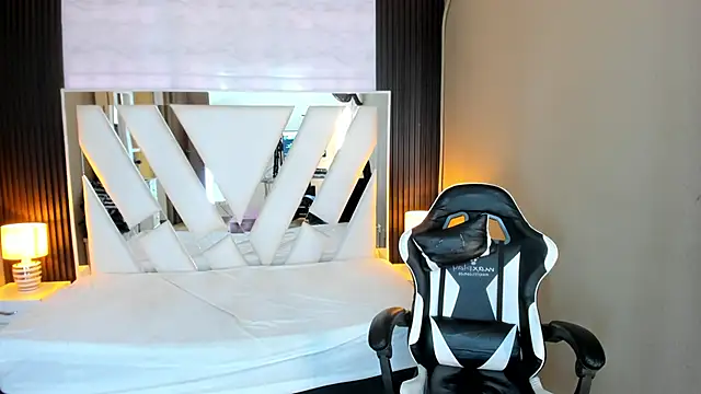 Linda4Petite online show from March 23, 6:47 pm