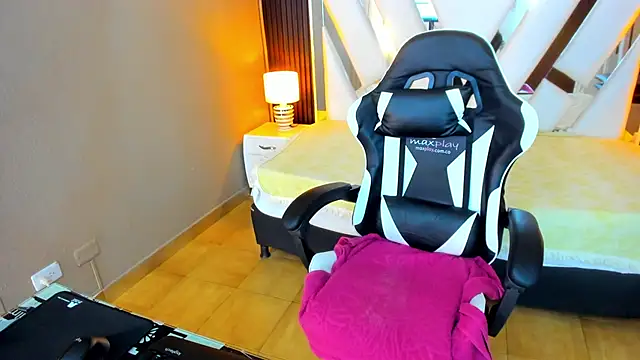 Linda4Petite online show from November 1, 6:23 pm