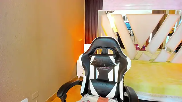 Linda4Petite online show from April 1, 6:16 pm