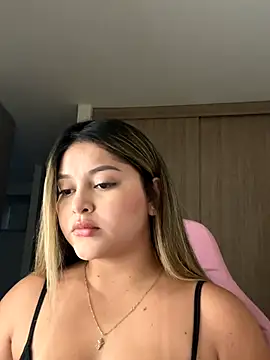 lunablossom  online show from November 24, 10:45 pm