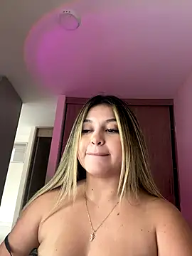 lunablossom  online show from October 30, 10:00 pm