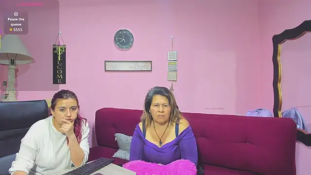Snapshot of lesbiancuple chatting on October 20, 12:46 am lesbiancuple online show from October 20, 12:46 am
