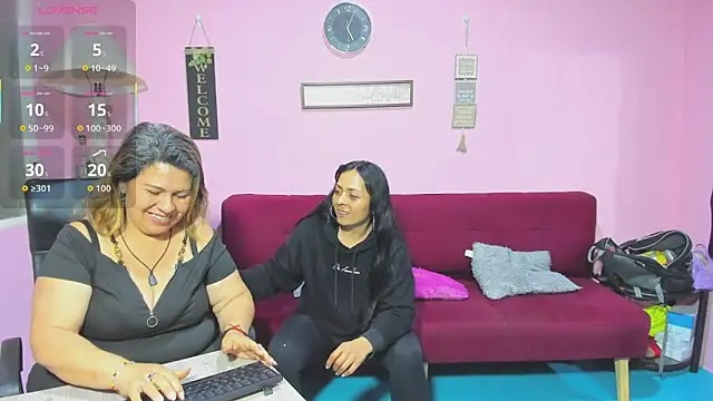 Snapshot of lesbiancuple chatting on October 9, 10:03 pm lesbiancuple online show from October 9, 10:03 pm