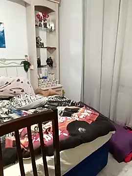 laura dirtyhot online show from December 19, 7:33 am