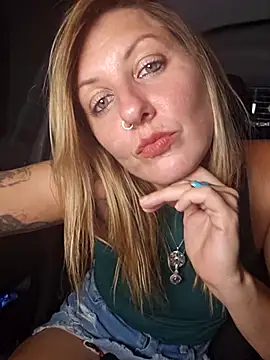 SheIsSomething online show from November 4, 2:38 am