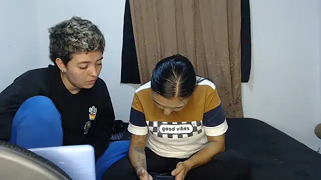 kathy luisa online show from April 29, 2:37 am