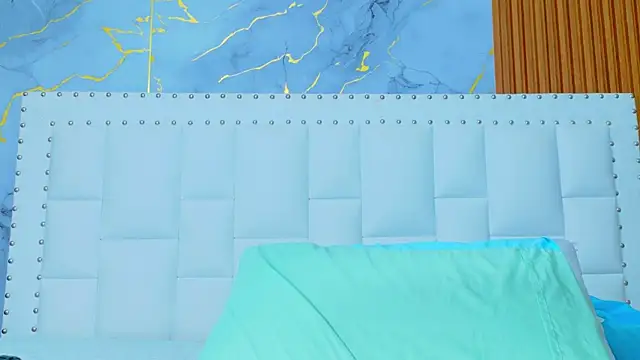 IrresistibleMilf online show from September 27, 1:29 pm