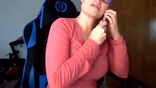 LARACRUZ30 online show from January 16, 4:36 pm