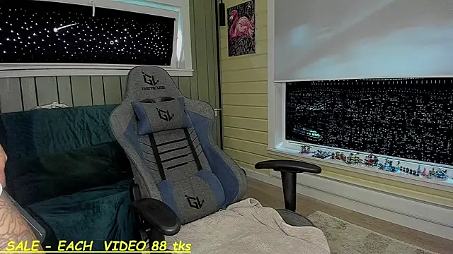 SandyChris online show from September 18, 3:21 pm