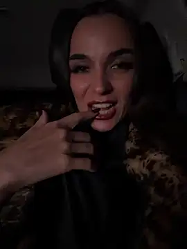 Snapshot of Bad_Giorgia chatting on October 17, 11:08 pm Bad Giorgia online show from October 17, 11:08 pm