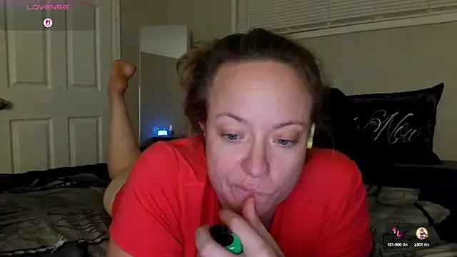 Snapshot of julimonroe chatting on October 14, 2:03 am julimonroe online show from October 14, 2:03 am