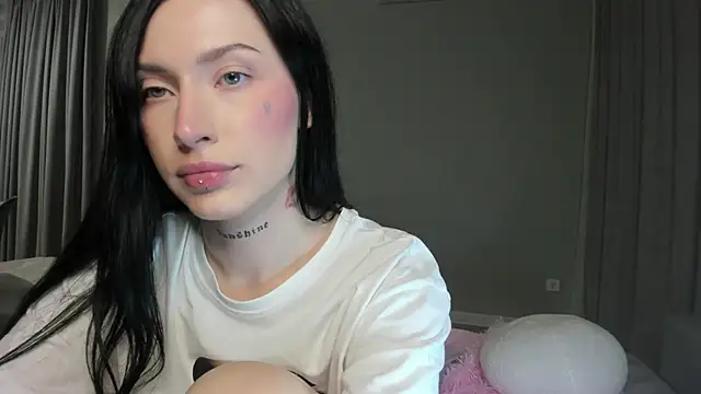 JenniferQueen11 online show from September 14, 2:15 pm