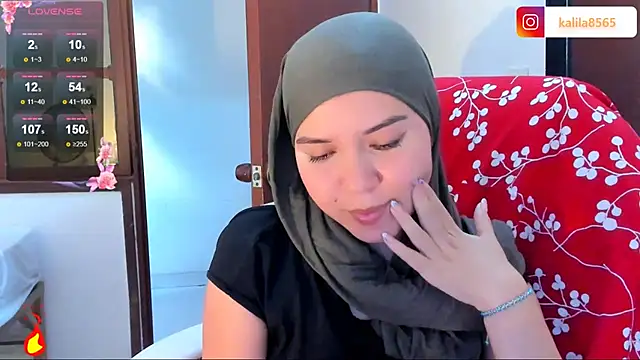 MatchedEyebrow online show from November 4, 8:36 pm