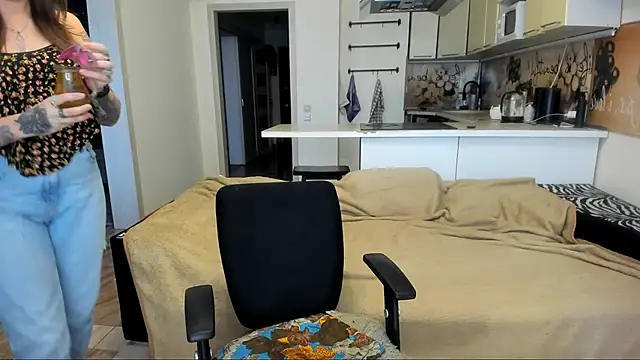 StacyTigerr online show from October 3, 1:38 pm