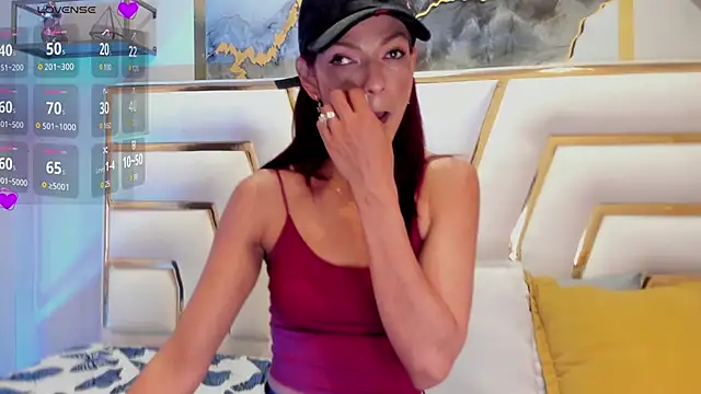 HannaPetit online show from April 4, 7:02 pm