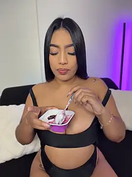 Sara mocca  online show from April 15, 9:04 pm