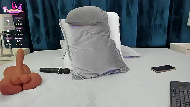 marianaaguii online show from March 30, 3:44 pm