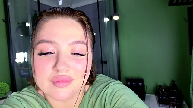 KylieLips online show from May 30, 6:16 pm