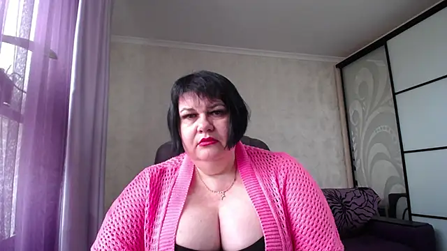 JuicyLady Di online show from April 4, 6:56 am