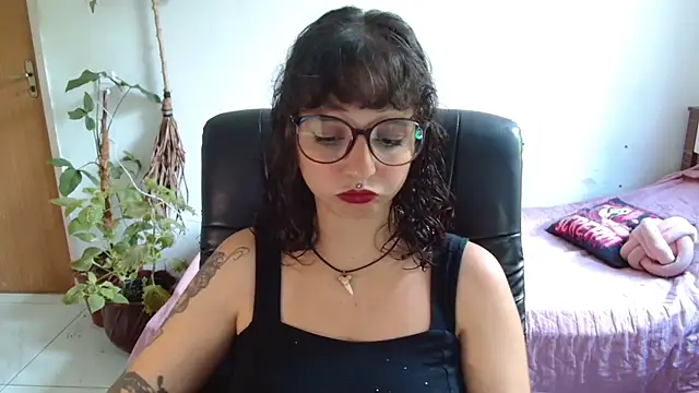 myamillor online show from December 19, 1:47 pm