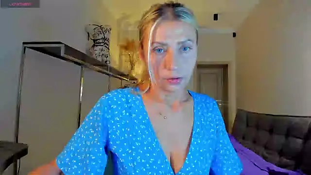 ZoeGrant online show from September 15, 7:43 pm