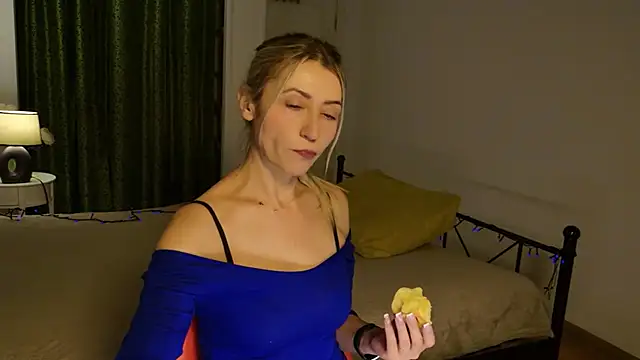 ZoeGrant online show from March 13, 6:31 pm