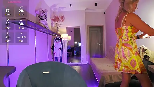 ZoeGrant online show from September 28, 6:57 pm