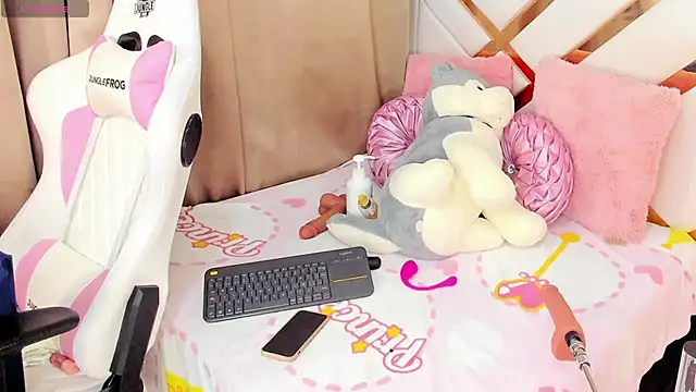 GianinaLewis online show from March 18, 2:55 pm