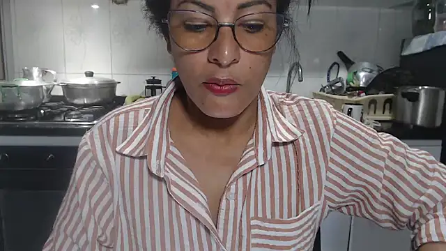 kateleyagrey online show from November 24, 8:22 pm