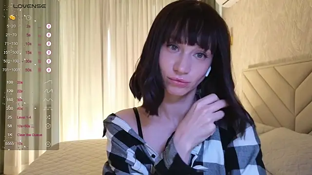 Alice Wonders online show from November 6, 7:14 am