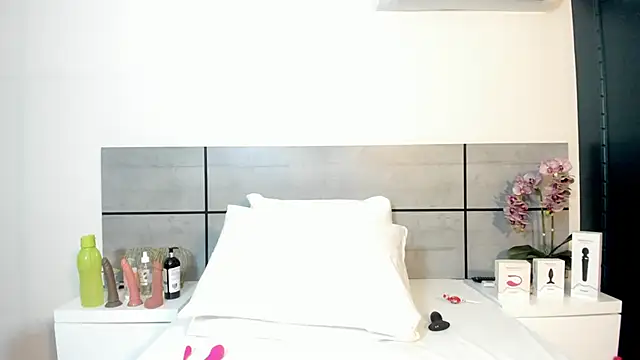 EmmaSmith2 online show from November 26, 2:56 am