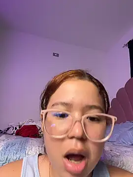 Snapshot of Lucyklein2022 chatting on October 19, 11:51 pm Lucyklein2022 online show from October 19, 11:51 pm