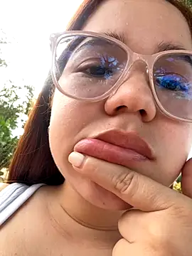 Snapshot of Lucyklein2022 chatting on October 2, 9:09 pm Lucyklein2022 online show from October 2, 9:09 pm