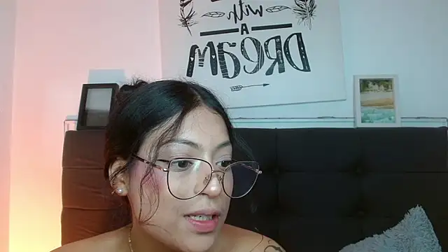 vaness weet online show from October 17, 9:07 pm