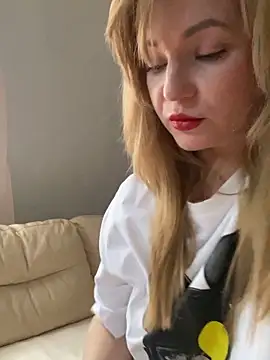 Lady  Maria online show from April 9, 2:33 pm